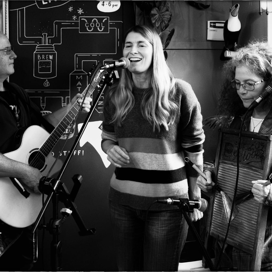 LIVE MUSIC